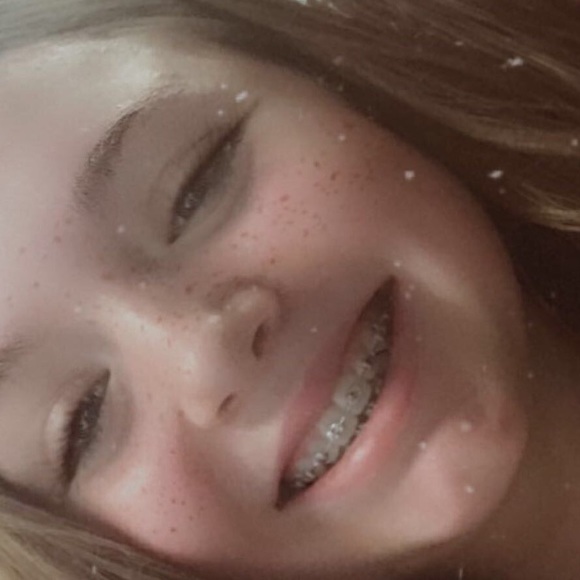 Meet your Posher, Hannah - Picture 1 of 1